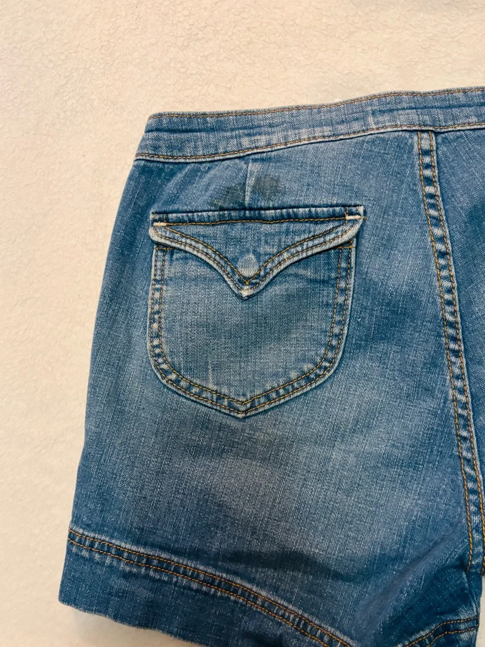 Levi's Medium Blue Denim Women's Shorts Size 4 EUC - Picture 8 of 8